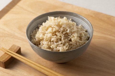 玄米を炊くときの塩はなぜ必要？ 「自然塩」がいいって本当？