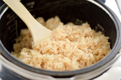 玄米のおいしい炊き方＜炊飯器編＞水の量や浸漬時間は？