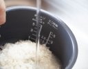 夏の炊飯、水道水がぬるいけど大丈夫？ 洗米や浸水、ごはんの保存で気をつけること