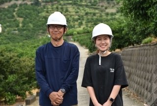 【インタビュー】 かんきつ類のドローン防除普及には“地元パイロット”が不可欠 （ドローンパイロット 田邉理人さん／東林真衣さん）