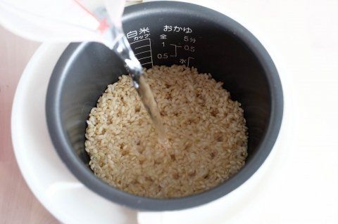 玄米の「びっくり炊き」に挑戦！無吸水・炊飯器で玄米を炊く（前編）