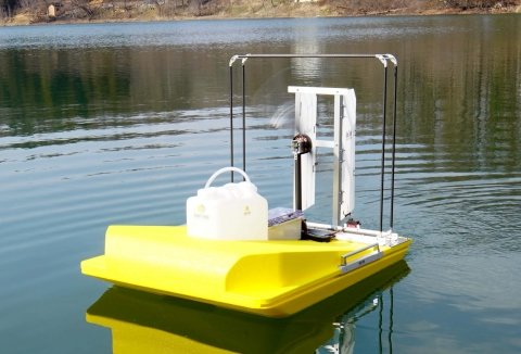 イーエムアイ・ラボ、水田の除草剤散布を用途とした小型無人ボートを販売