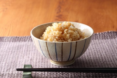 玄米が浸水時間なしで炊飯器でやわらかく炊ける！いま注目の「加工玄米」とは？