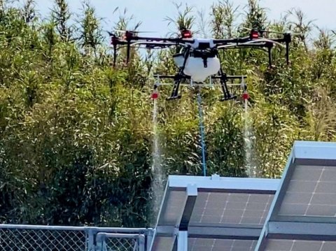 1フライト約130Lの散布が可能に 農業用ドローン対応「散水ホースアタッチメントシステム」販売開始