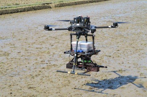 自動飛行ドローンによる水稲直播 × AI解析ピンポイント農薬散布に世界で初めて成功！【石川県×オプティムの取り組み 前編】