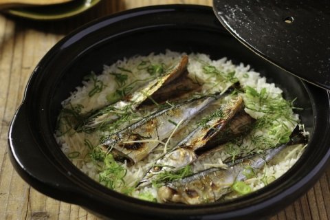 新米をさらにおいしく食べるレシピ～土鍋で作る「秋刀魚の炊き込みご飯」