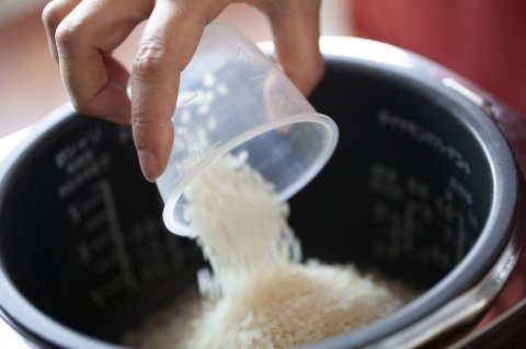 ＜白米と玄米を混ぜて炊く方法＞おいしい水加減や浸水時間は？