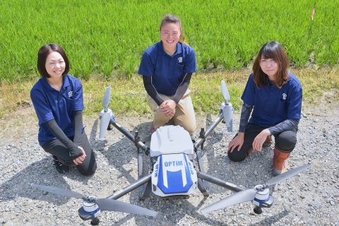 女性だけのドローンチームが農薬散布を担う！ 新潟県新発田市の「スマート米」生産者による新たな取り組み