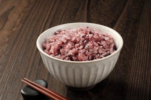 赤や紫のお米「古代米」は栄養価が高い？ 炊き方は？【ごはんソムリエのお米コラム】