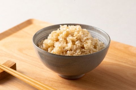 玄米と白米の「糖質量」は同じ？なぜダイエットに玄米がいいの？【栄養士コラム】