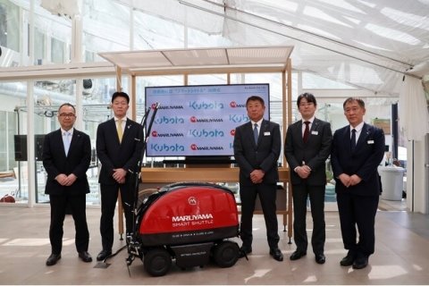 GPSが使えないハウス内でも自動走行する農薬噴霧ロボット「スマートシャトル」、クボタアグリフロントで展示開始