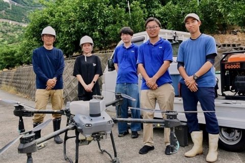ドローンでみかんの農薬散布を丸ごと代行！ 「かんきつ類ドローン防除サービス」現場密着レポート